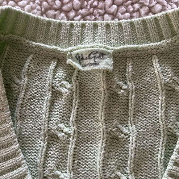 Light pale green sweater vest - Picture 2 of 4